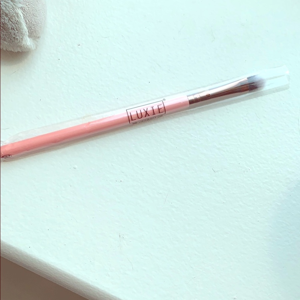 Luxie make up brush